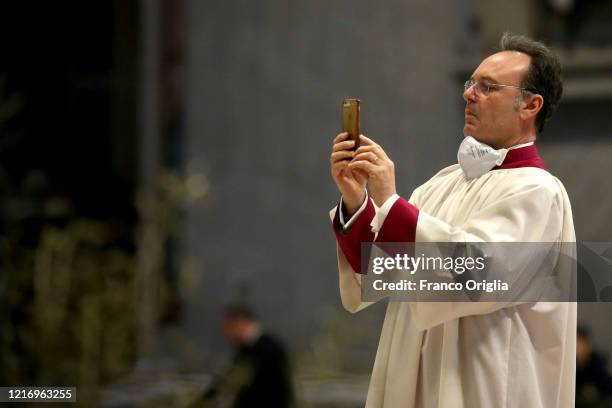 Vatican Mask Priest Not Wearing Mask Photos and Premium High Res Pictures - Getty Images