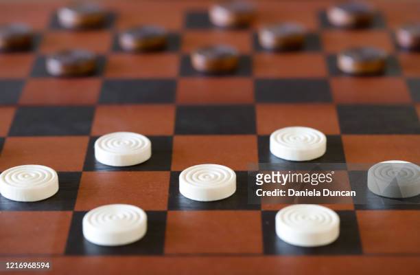 game of checkers - checkers game ストックフォトと画像