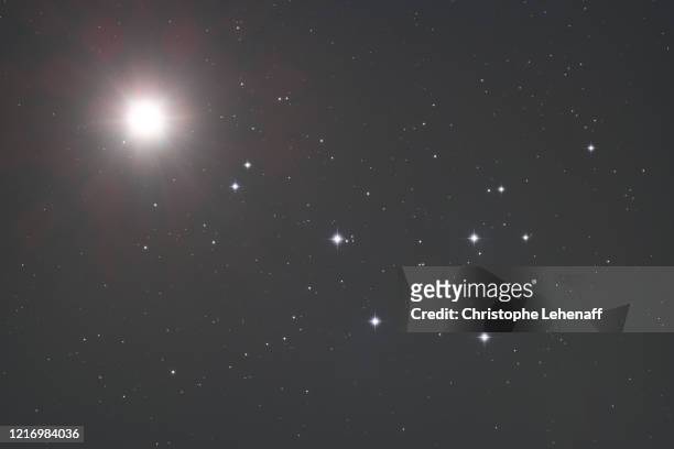 a rare image of venus planet in the stars cluster named pleiades - las pléyades fotografías e imágenes de stock