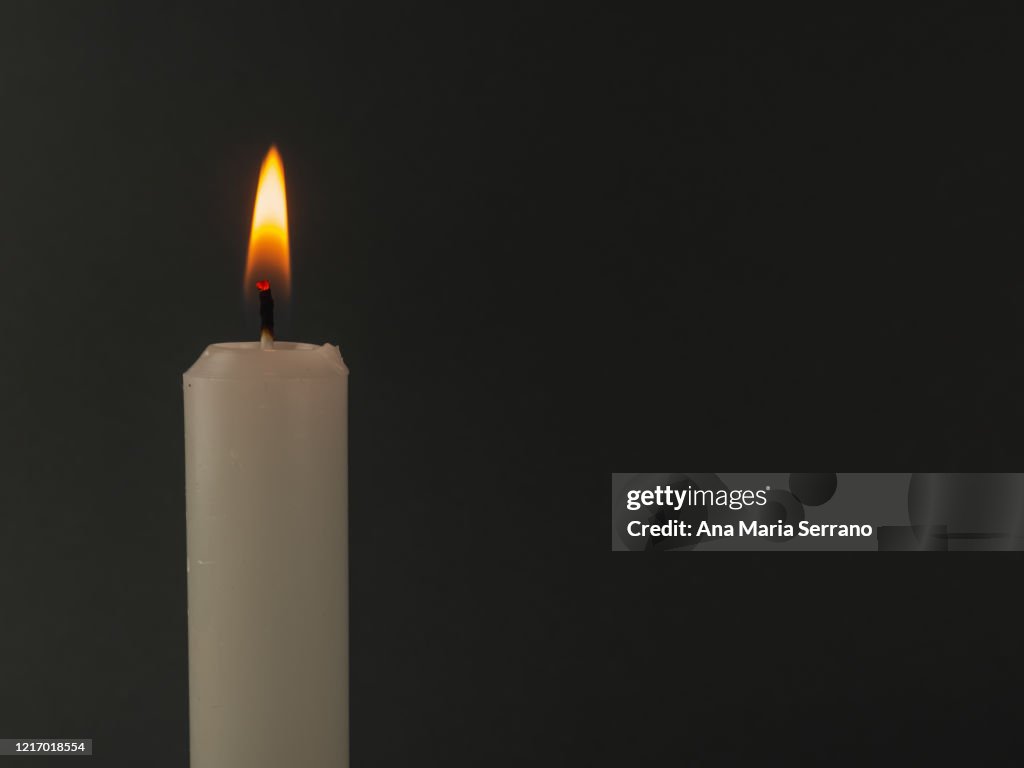 Burning candles as a sign of mourning