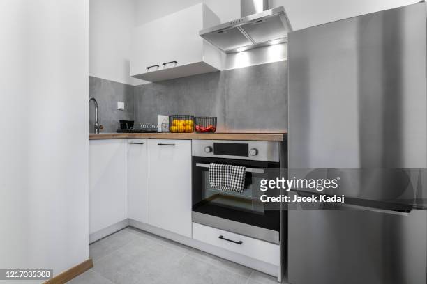 small kitchen - kitchen oven stock-fotos und bilder