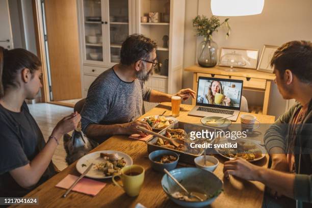 familiendiner während der isolation - generation gap stock-fotos und bilder