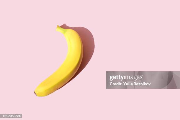 repeated banana on the pink background - banana ストックフォトと画像