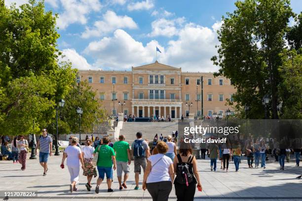 希臘議會大廈外的遊客 - greek parliament 個照片及圖片檔