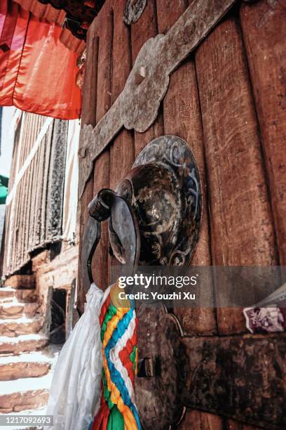 copper handle for the gate of potala palace - ponte tibetano foto e immagini stock