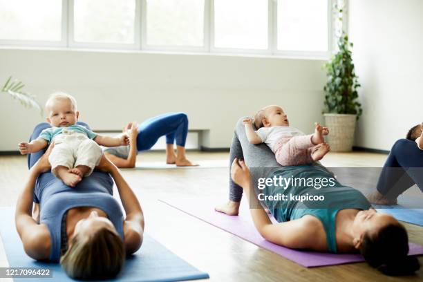 working our glutes with our new baby weights - yoga mom stock pictures, royalty-free photos & images