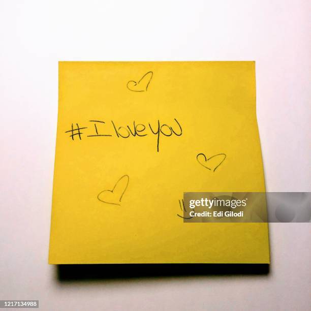 i love you note on a post it - love letter 個照片及圖片檔