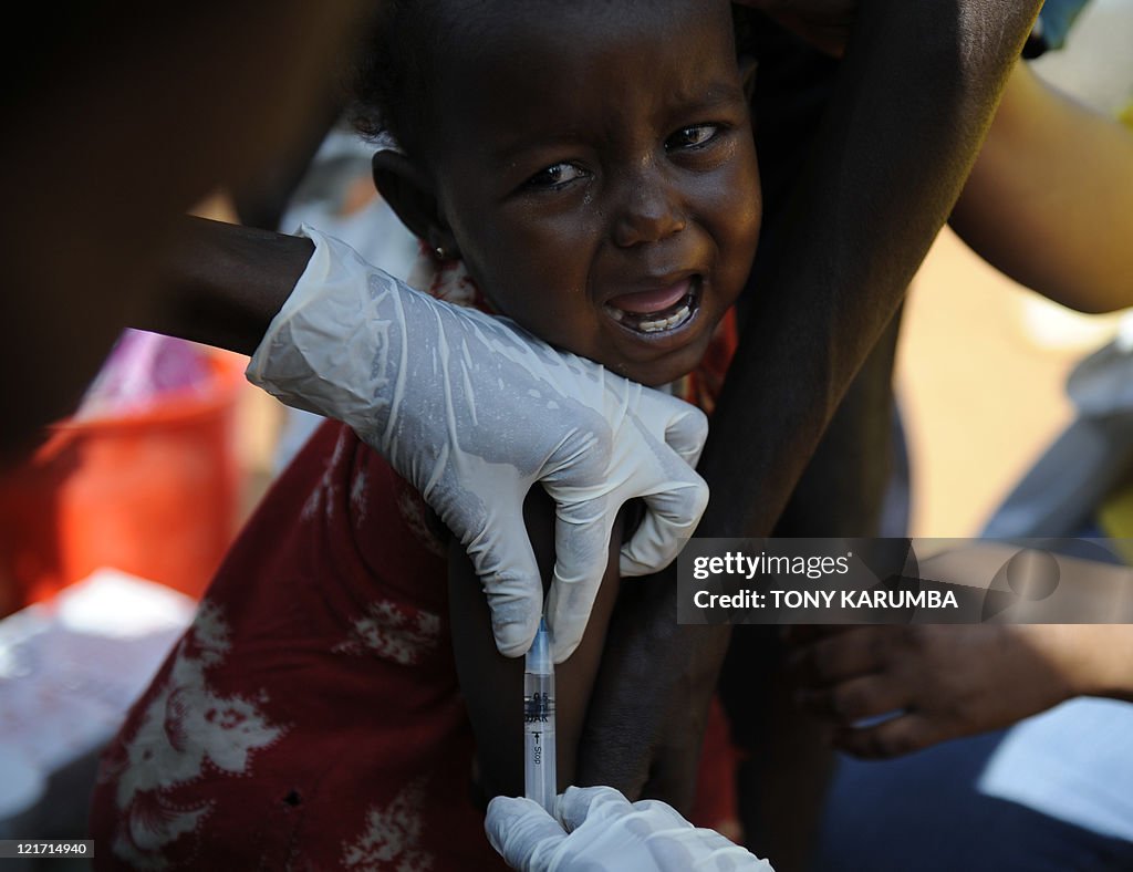 A young Somali refugee gets vaccinated a