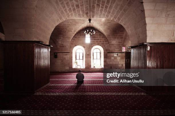 old man praying in the mosque - madressa stock pictures, royalty-free photos & images