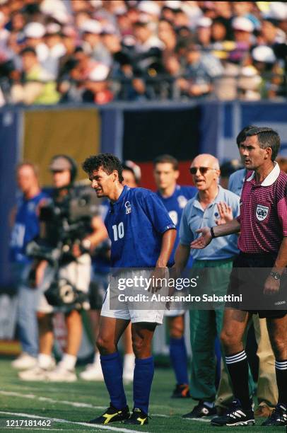 Roberto Baggio of Italy and Arrigo Sacchi head coach of Italy during the FIFA World Cup 1994, United States.