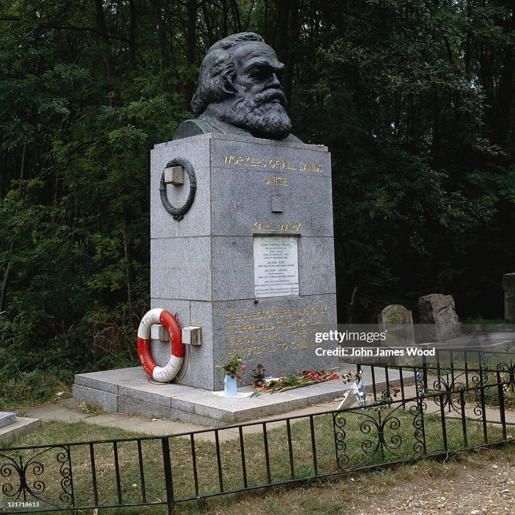 Karl Marx Tomb, Hingate England