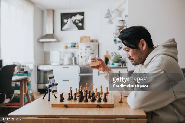 1.208 fotos de stock e banco de imagens de Online Chess - Getty Images