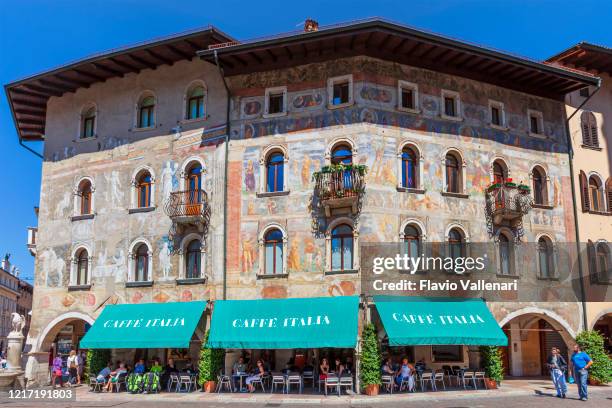 italy - trento, case rella-cazuffi - palácio imagens e fotografias de stock
