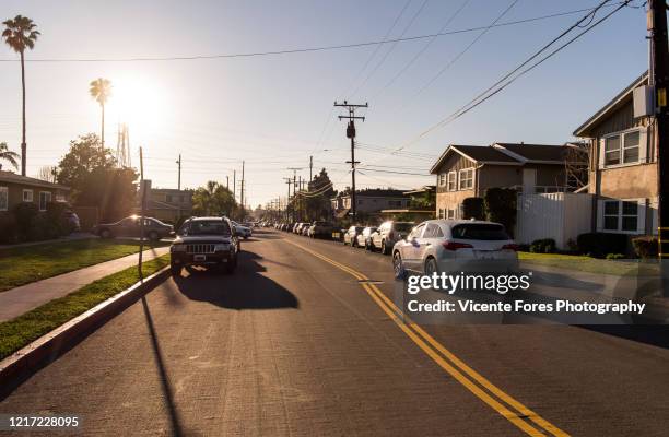 calle residencial en el segundo, los angeles - calle urbana imagens e fotografias de stock