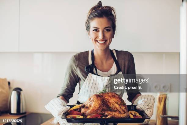 the turkey is ready! - thanksgiving indulgence stock pictures, royalty-free photos & images