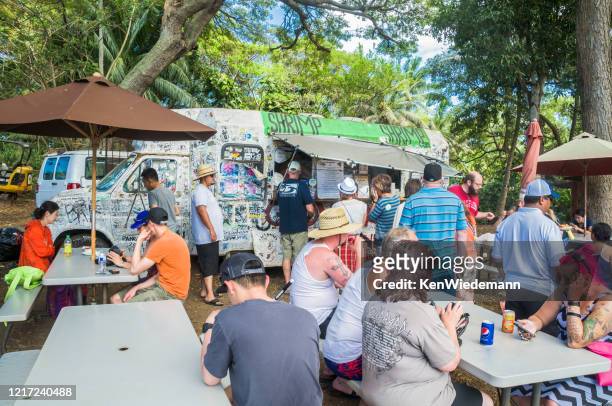 giovanni's shrimp truck - north shore oahu stock pictures, royalty-free photos & images