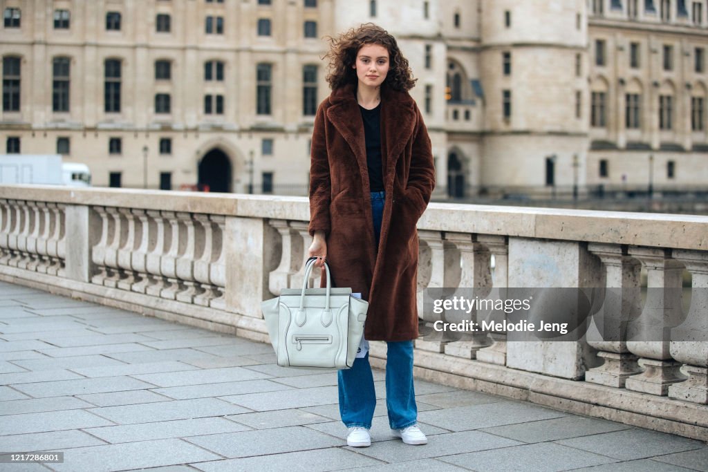 Street Style  - Paris Fashion Week - Womenswear Fall/Winter 2020/2021 : Day Four