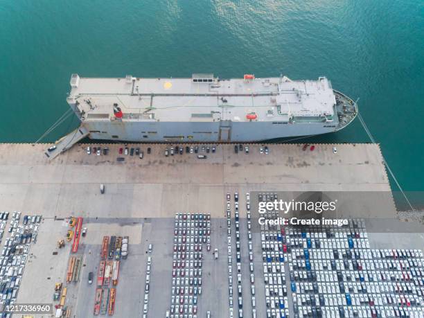 Container Contain Cars Roro 21 Green Roll Off Containers Stock Photos, High-Res Pictures, and ...
