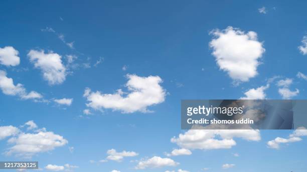 white colour clouds against blue sky - wolkengebilde stock-fotos und bilder