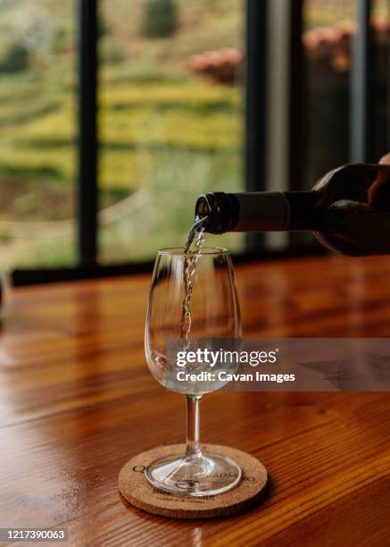 wine pour at portuguese vineyard - madeira wine 個照片及圖片檔