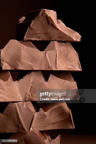 still life cioccolato - chocolate chunks stockfoto's en -beelden