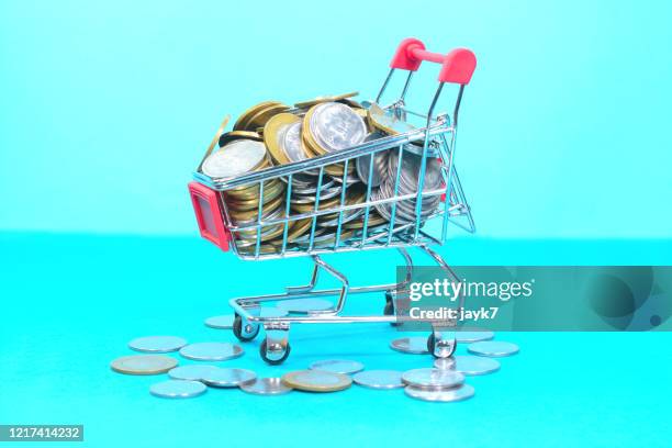 spending money - jayk7 currency stock pictures, royalty-free photos & images