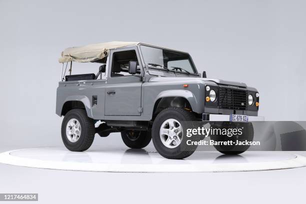 Land Rover Defender.