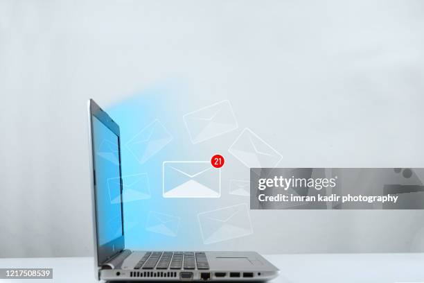 859 Laptop Inbox Stock Photos, High-Res Pictures, and Images - Getty Images