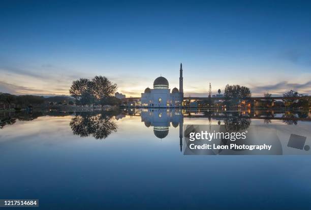 beautiful mosque of puchong mosque - abu dhabi sunrise stock pictures, royalty-free photos & images