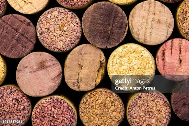 close-up of a cork wine with different variation of wine color - wine corks stockfoto's en -beelden