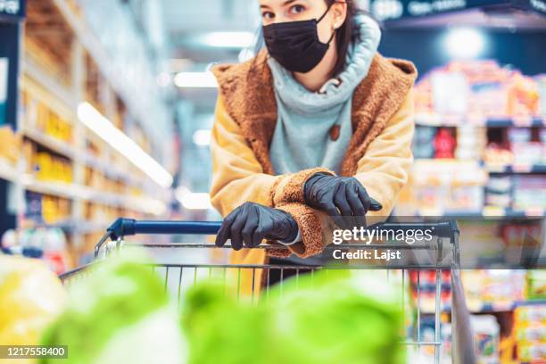 groceries during covid-19 - supermarket covid stock pictures, royalty-free photos & images