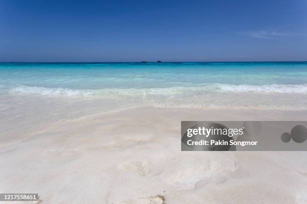 beautiful tropical beach with island in background during a sunny day at tachai island - tachai stockfoto's en -beelden