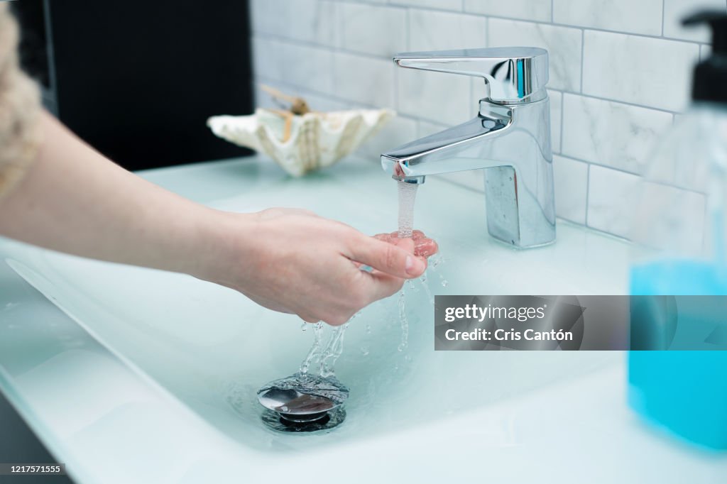 Rinsing hands