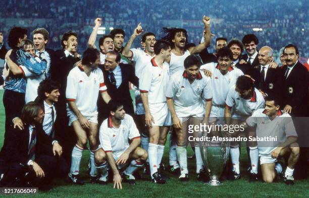 Milan team celebrate after winnigns the European Final Cup 1990 Emiliano Verga, Giovanni Stroppa, Diego Fuser, Franco Baresi, President Silvio...