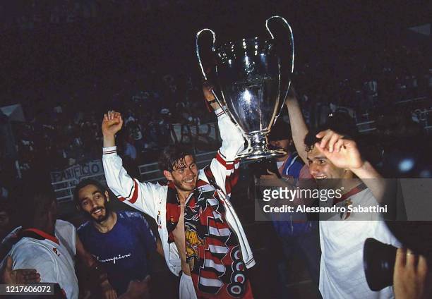 Zvonimir Boban and Dejan Savicevic of AC Milan lift the trophy after winnign the Champions League Final match between AC Milan and Barcelona at...