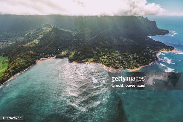 aerial view of na pali coast state park coastline in kauai, hawaii usa - hawaii islands overhead stock pictures, royalty-free photos & images