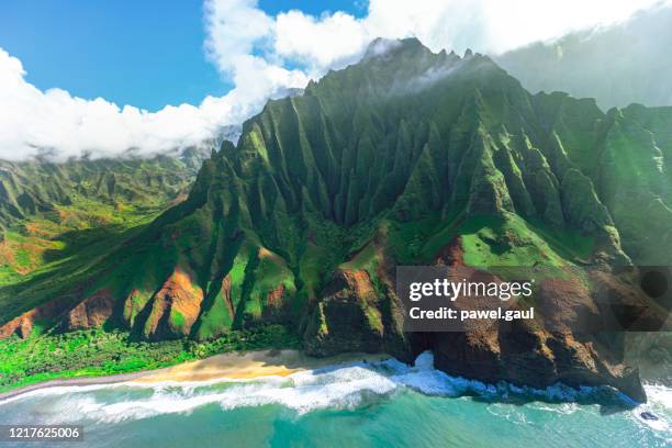 aerial view of na pali coastline and kalalau beach in kauai, hawaii usa - na pali coast stock pictures, royalty-free photos & images