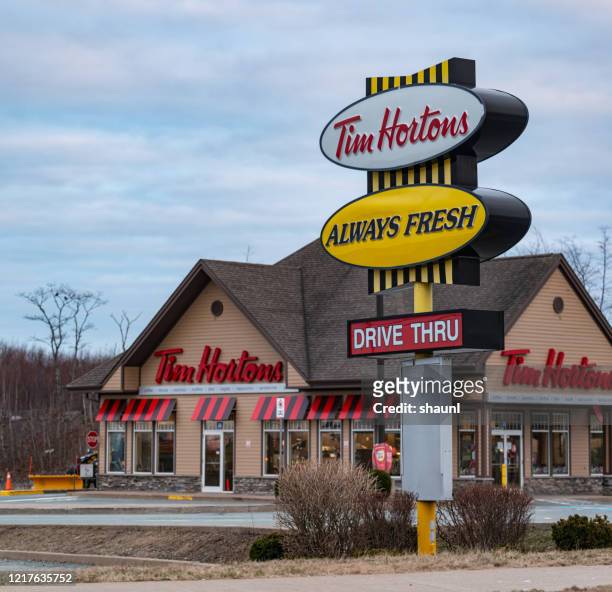 tim hortons restaurant - tim hortons stock pictures, royalty-free photos & images