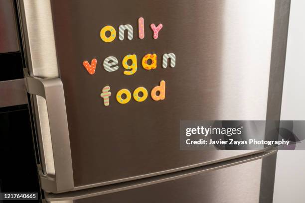 magnetic letters forming the words "only vegan food" - letra magnética fotografías e imágenes de stock