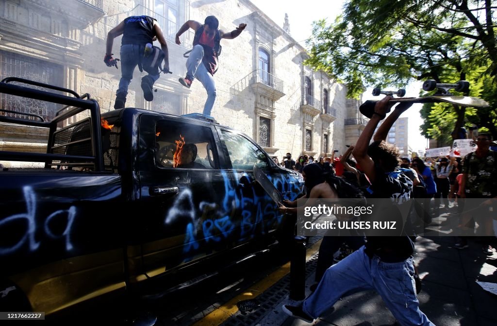 TOPSHOT-MEXICO-DEATH-PROTEST