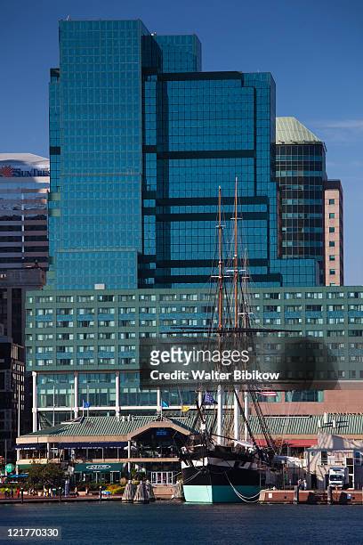 100 east pratt street with uss constellation, baltimore, maryland, usa - uss constellation stock pictures, royalty-free photos & images