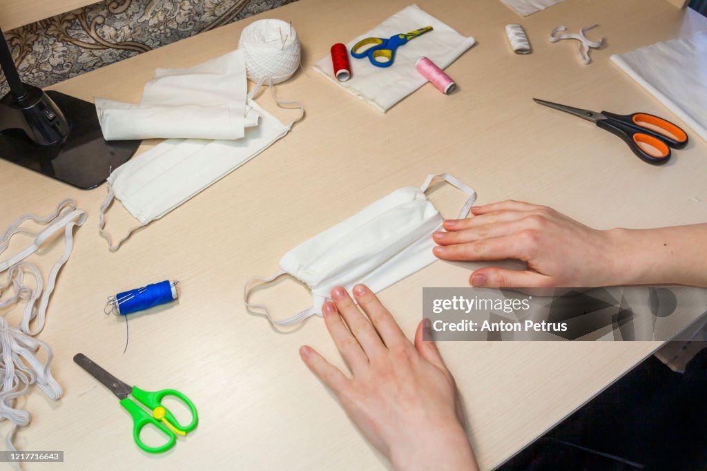 O2 Inhalation Masks Diy Woman Making Home Made Breathing Mask Coronavirus Protection Homemade ...