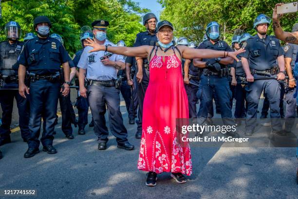 Female Riot Police Nypd Riot Photos and Premium High Res Pictures - Getty Images