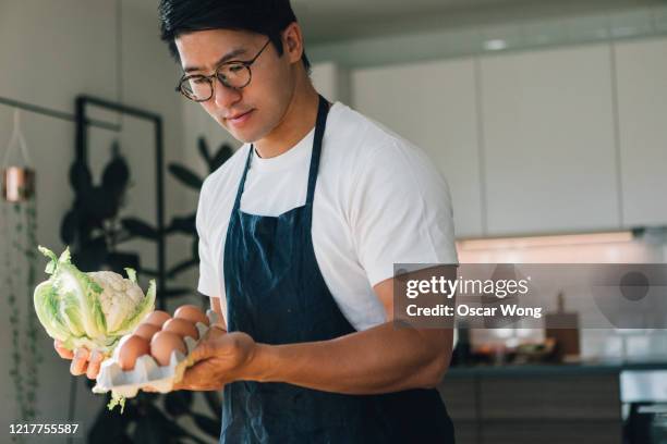 man preparing food for cooking - asian man cooking stockfoto's en -beelden