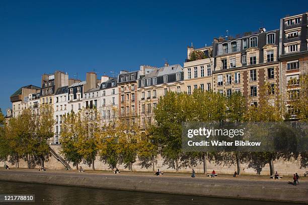 france, paris, ile de la cite, quai des orfevres in autumn - ile de la cite stock pictures, royalty-free photos & images