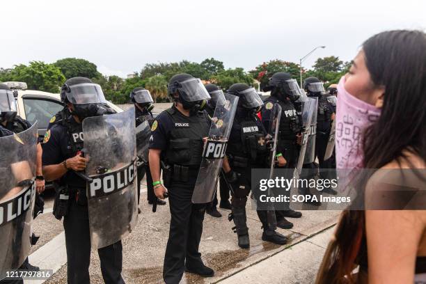 7,988 Riot Police Usa Stock Photos, High-Res Pictures, and Images ...