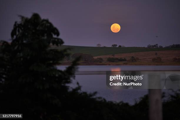 Moon Over Rio Grand Rio Moon Photos and Premium High Res Pictures - Getty Images