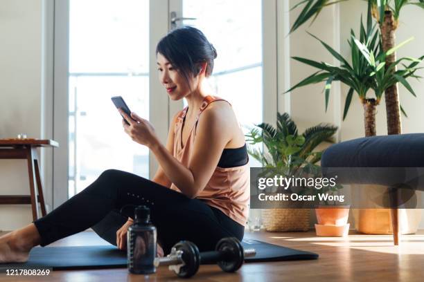 Phone Exercise Smart Phone Exercise Photos and Premium High Res Pictures - Getty Images