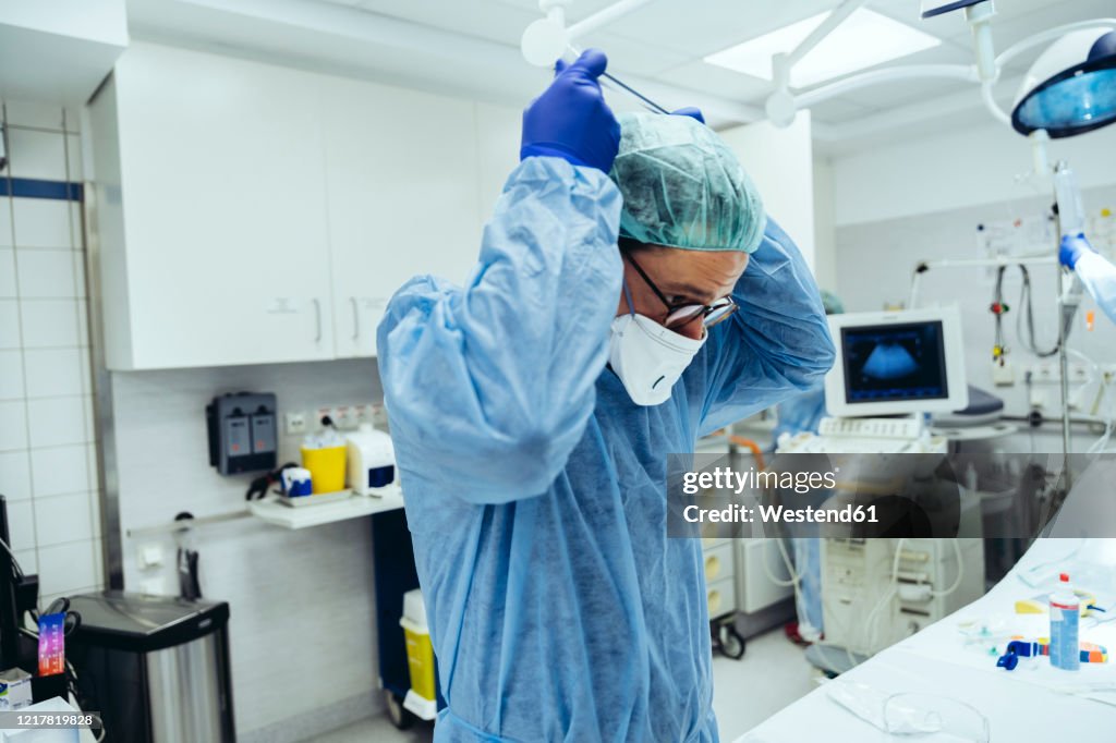Doctor putting on ffp2 mask in emergency room of a hospital