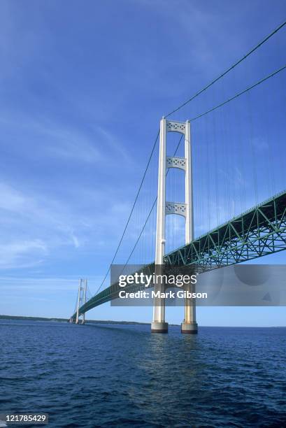 view of mackinac bridge, mi - upper peninsula stockfoto's en -beelden